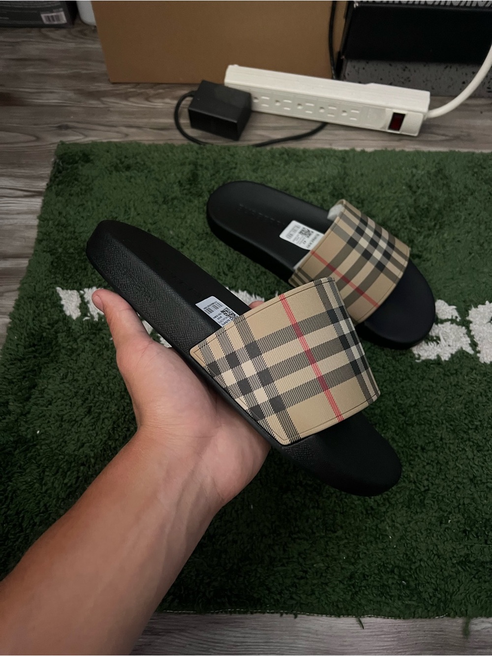 BURBERRY SLIDES WITH BOX